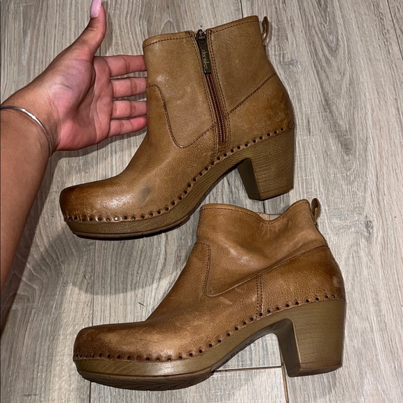 This is a Dansko Sarah Tan Milled Burnished Ankle Bootie - Picture 1 of 6